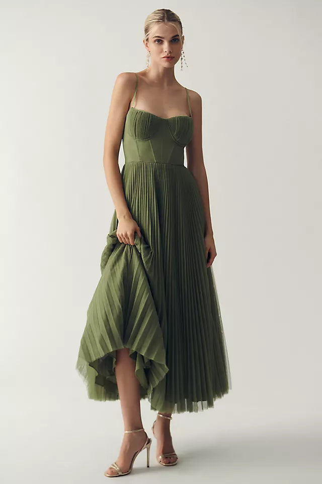 Claire – Robe en tulle plissé avec drapé asymétrique